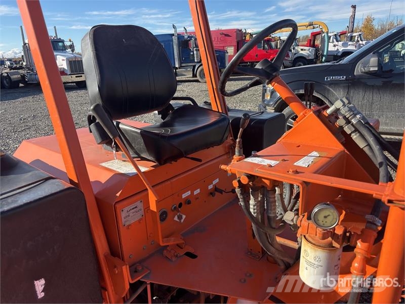 Lay-Mor Self-Propelled Broom 掃倉機
