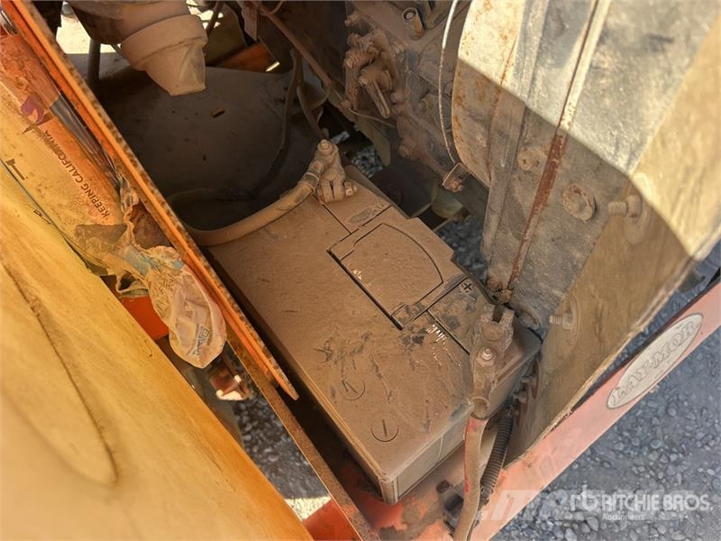 Lay-Mor Self-Propelled Broom 掃倉機