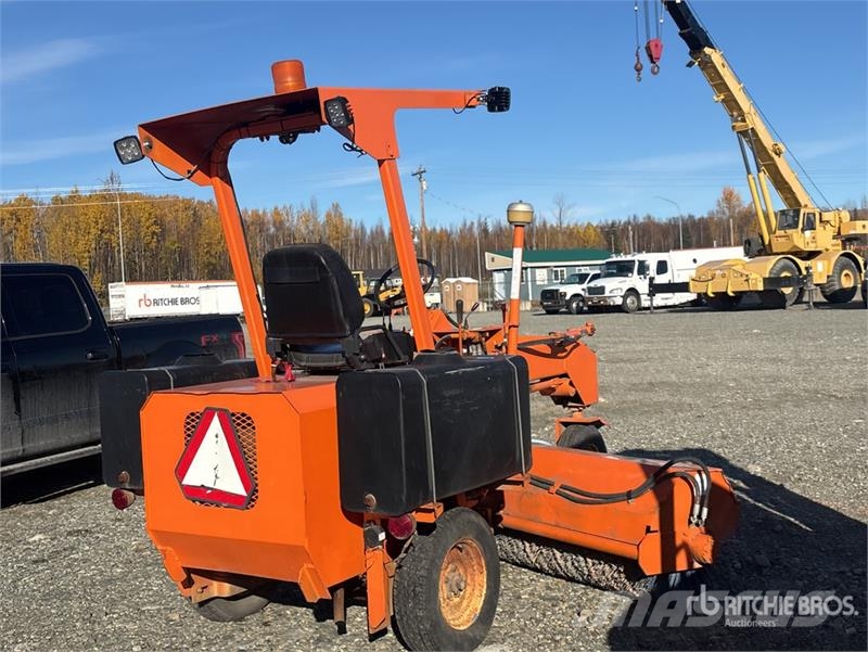 Lay-Mor Self-Propelled Broom 掃倉機