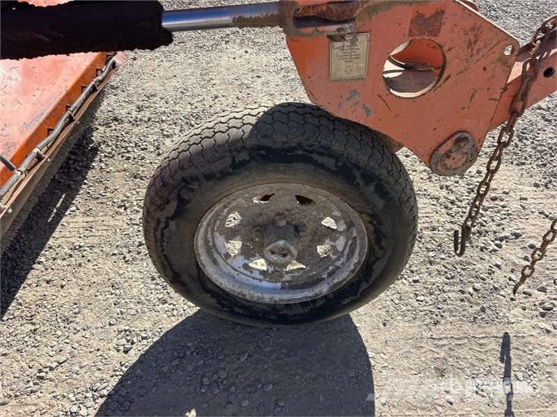 Lay-Mor Self-Propelled Broom 掃倉機