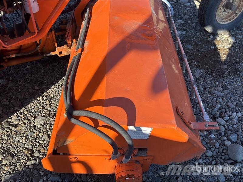 Lay-Mor Self-Propelled Broom 掃倉機