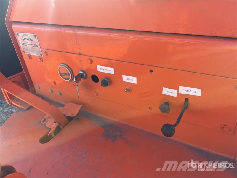 Lay-Mor Self-Propelled Broom 掃倉機
