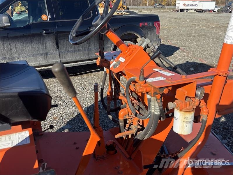 Lay-Mor Self-Propelled Broom 掃倉機