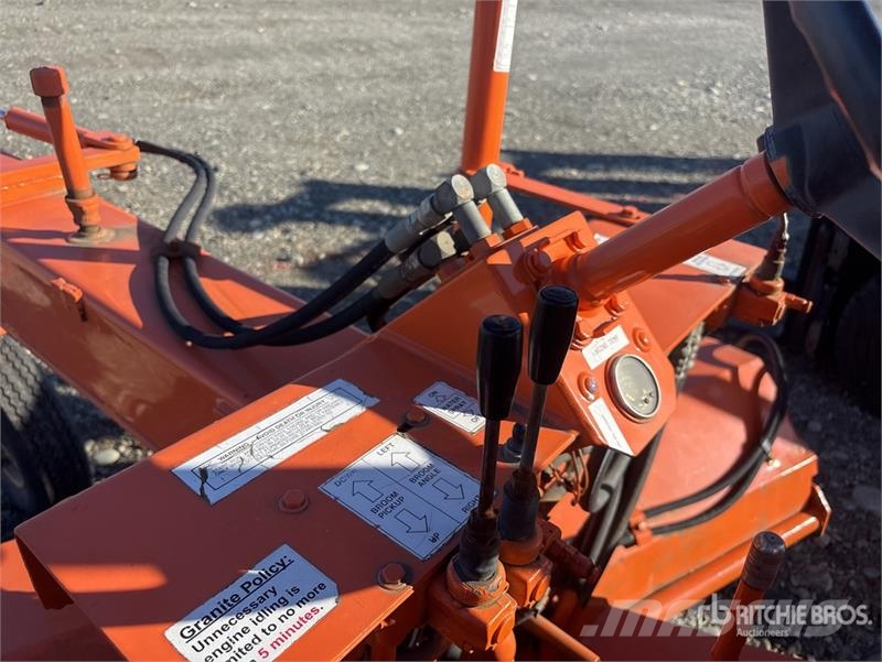 Lay-Mor Self-Propelled Broom 掃倉機