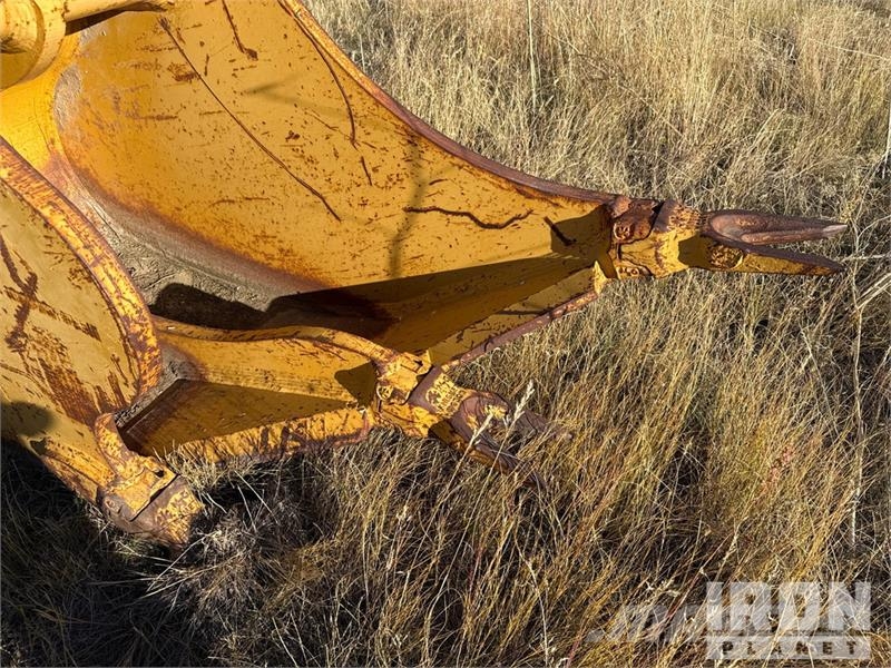 Leading Edge Attachments 26 in Digging Excavator Buckets