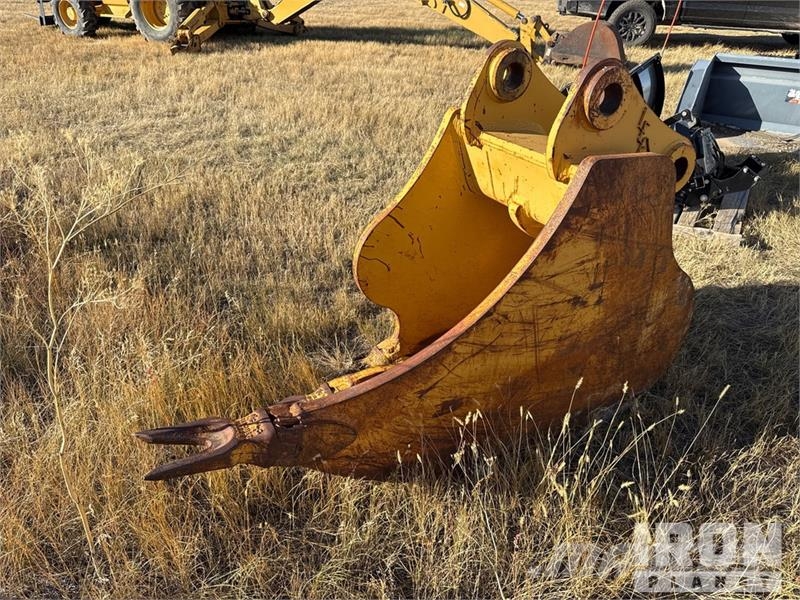 Leading Edge Attachments 26 in Digging Excavator Buckets