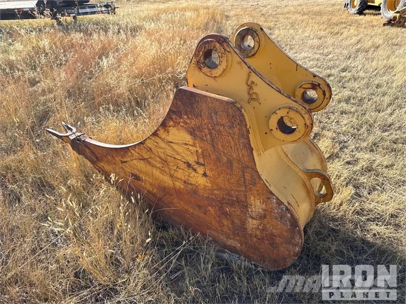 Leading Edge Attachments 26 in Digging Excavator Buckets
