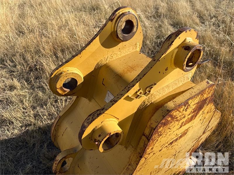 Leading Edge Attachments 26 in Digging Excavator Buckets