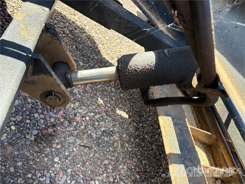 Ledwell 38 ft T/A Hydraulic Tail Trailer لوادر منخفضة