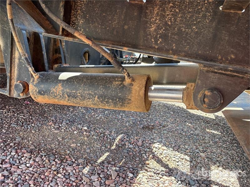 Ledwell 38 ft T/A Hydraulic Tail Trailer لوادر منخفضة