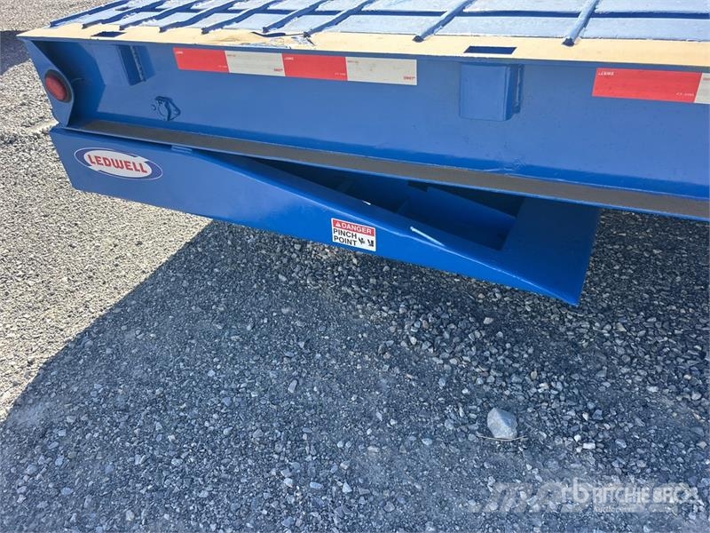 Ledwell 48 ft T/A Hydraulic Tail Trailer Maskinhenger