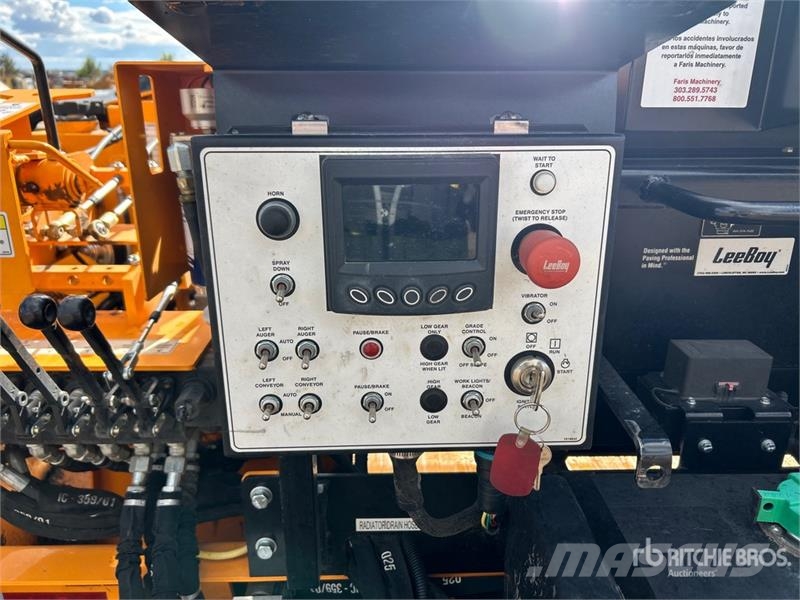 LeeBoy 7000C Track Asphalt Paver Strassenfertiger