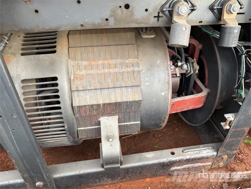 Lincoln Electric Electric Classic 300D 300 A Skid-Mounted Metināšanas iekārtas