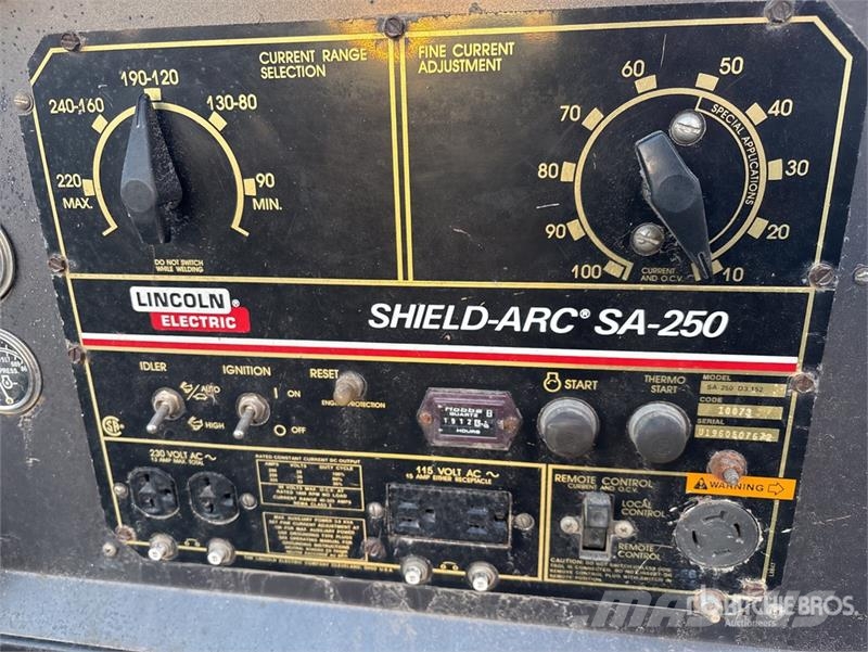 Lincoln Electric Electric SA250 325 A Engine Driven Welder Poste à souder
