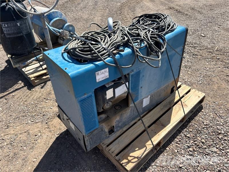 Lincoln Electric Electric 225 A Skid-Mounted Engine Driven Зварювальні апарати