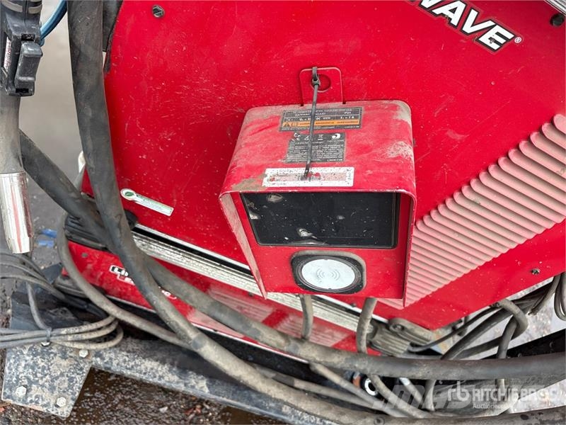 Lincoln Electric of (3) Lincoln Electric Power Wave 80 A Soldadoras
