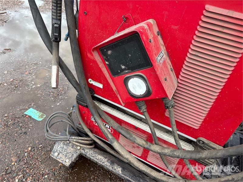 Lincoln Electric of (3) Lincoln Electric Power Wave 80 A Soldadoras