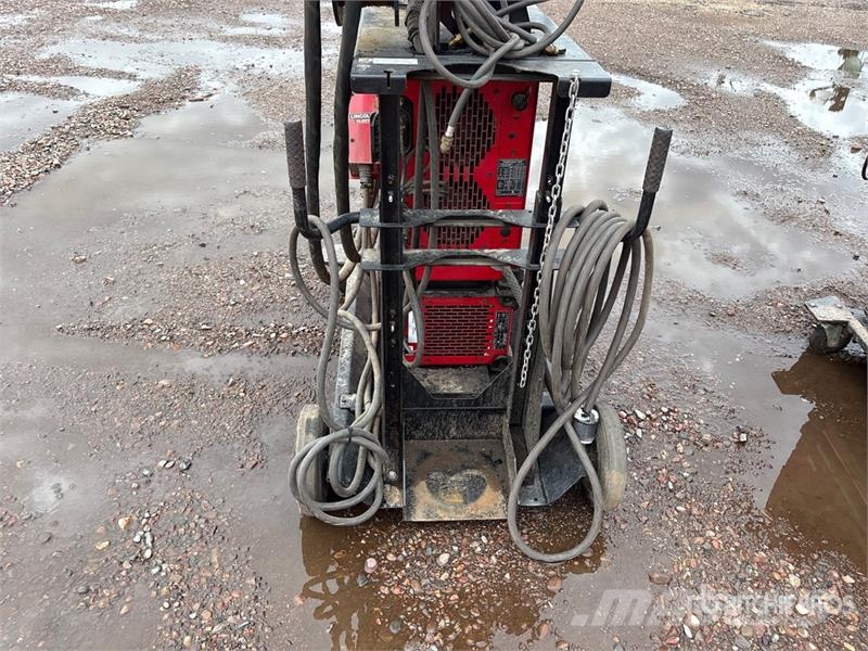 Lincoln Electric of (3) Lincoln Electric Power Wave 80 A Soldadoras