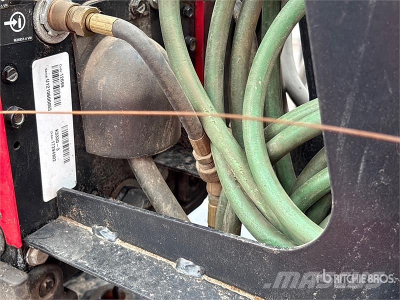 Lincoln Electric of (3) Lincoln Electric Power Wave 80 A Soldadoras