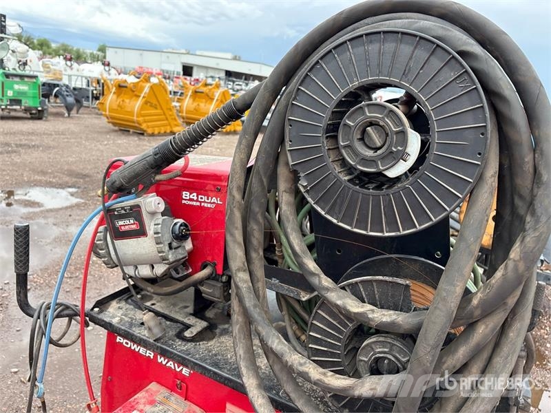 Lincoln Electric of (3) Lincoln Electric Power Wave 80 A Soldadoras