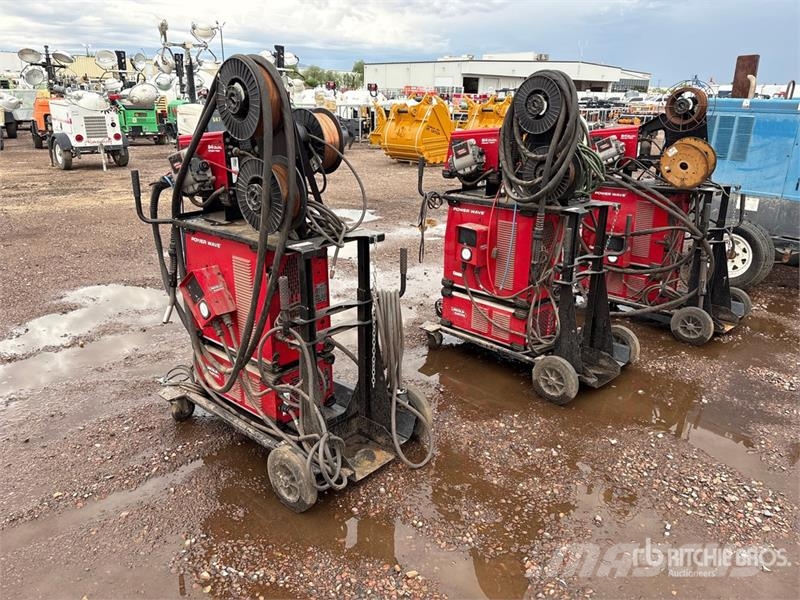 Lincoln Electric of (3) Lincoln Electric Power Wave 80 A Soldadoras