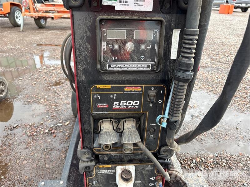 Lincoln Electric of (3) Lincoln Electric Power Wave 80 A Soldadoras
