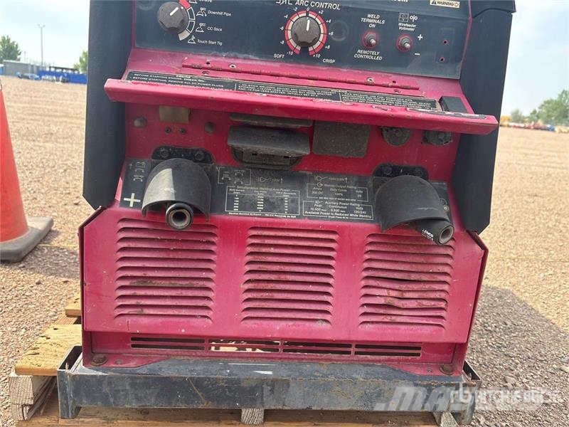 Lincoln GX300 300 A Gas Engine Driven Welder ماكينات لحام