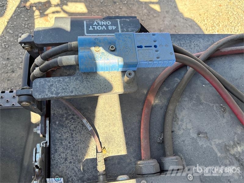 Linde E32CL Electric Forklift Electric forklifts