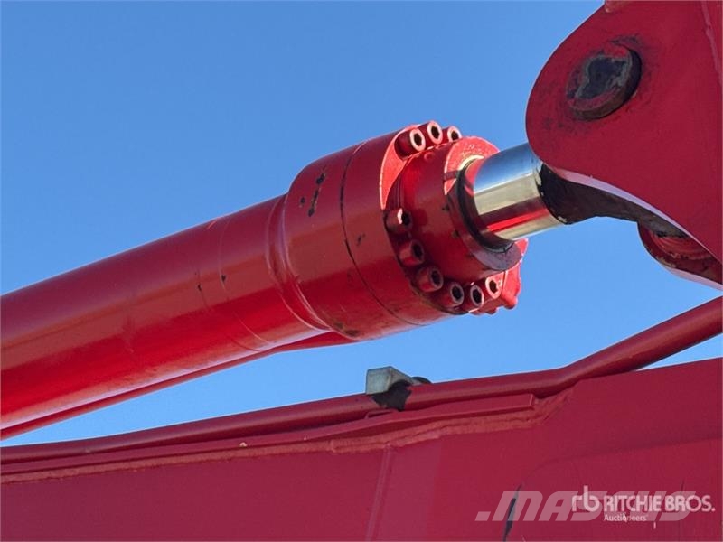 Link-Belt 330 LX Tracked Excavator Pásová rýpadla