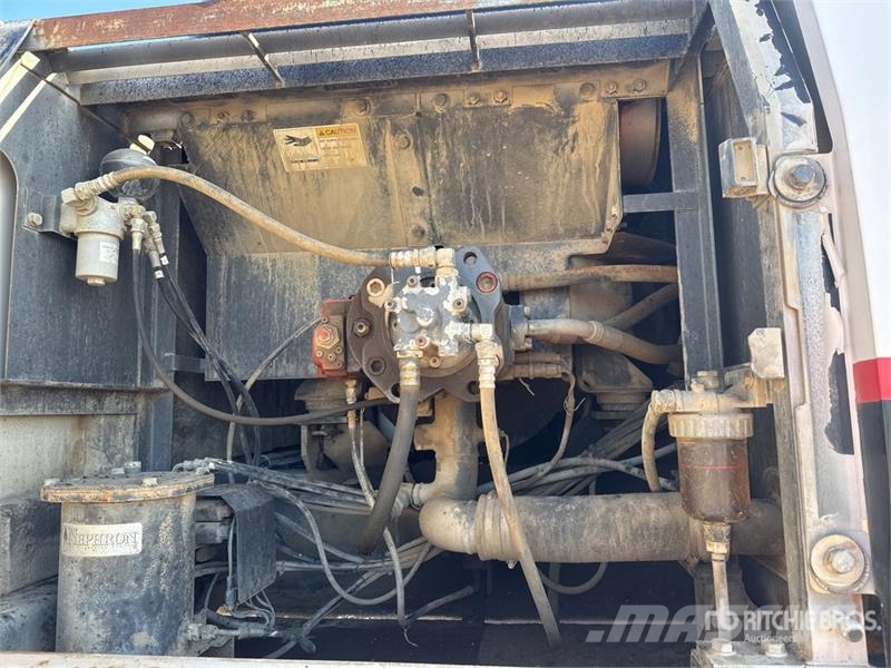 Link-Belt 330 LX Tracked Excavator Pásová rýpadla