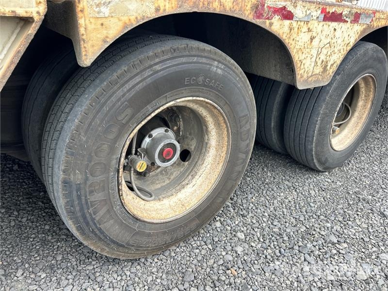 Load King HFT70 48 ft T/A Hydraulic Tail Trailer Dieplader