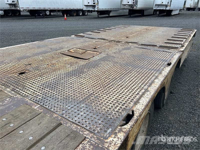 Load King HFT70 48 ft T/A Hydraulic Tail Trailer Dieplader