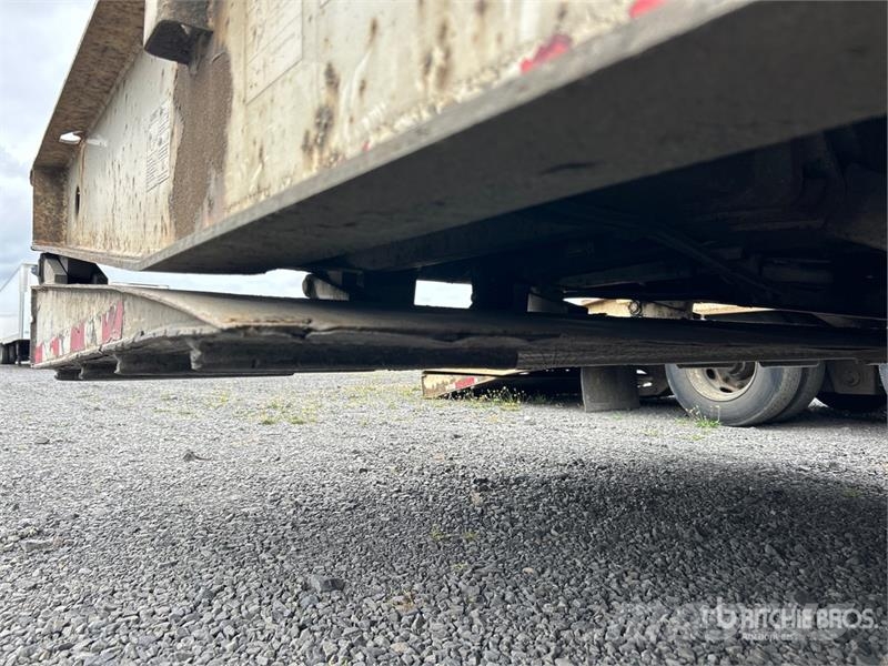 Load King HFT70 48 ft T/A Hydraulic Tail Trailer Dieplader