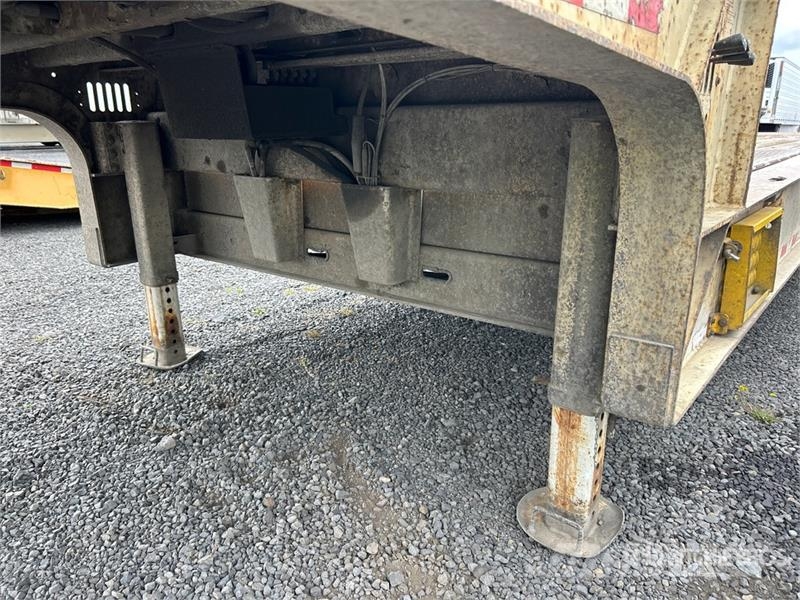 Load King HFT70 48 ft T/A Hydraulic Tail Trailer Dieplader