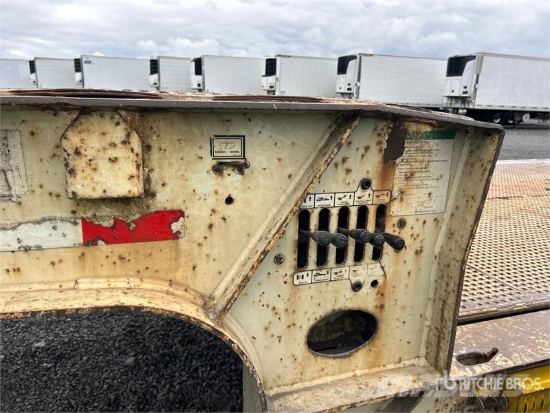 Load King HFT70 48 ft T/A Hydraulic Tail Trailer Dieplader
