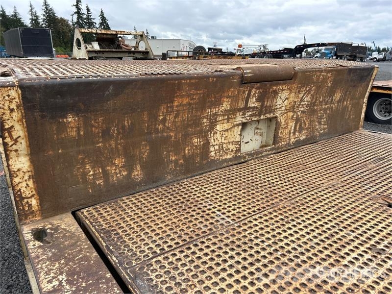 Load King HFT70 48 ft T/A Hydraulic Tail Trailer Dieplader