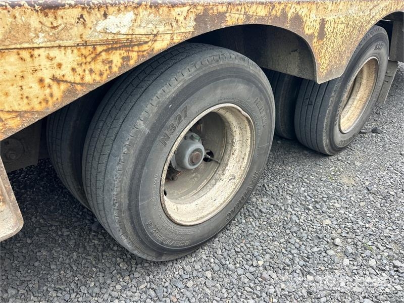 Load King HFT70 48 ft T/A Hydraulic Tail Trailer Dieplader