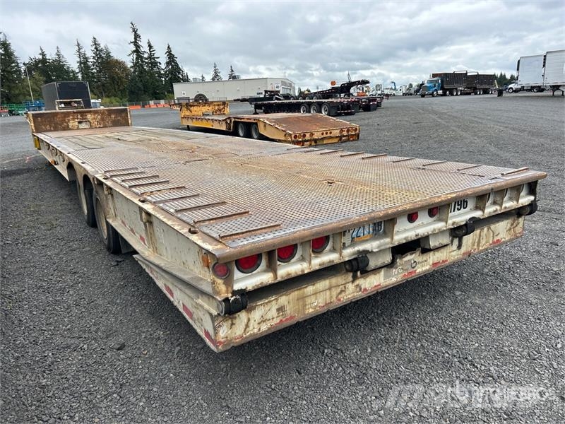 Load King HFT70 48 ft T/A Hydraulic Tail Trailer Dieplader