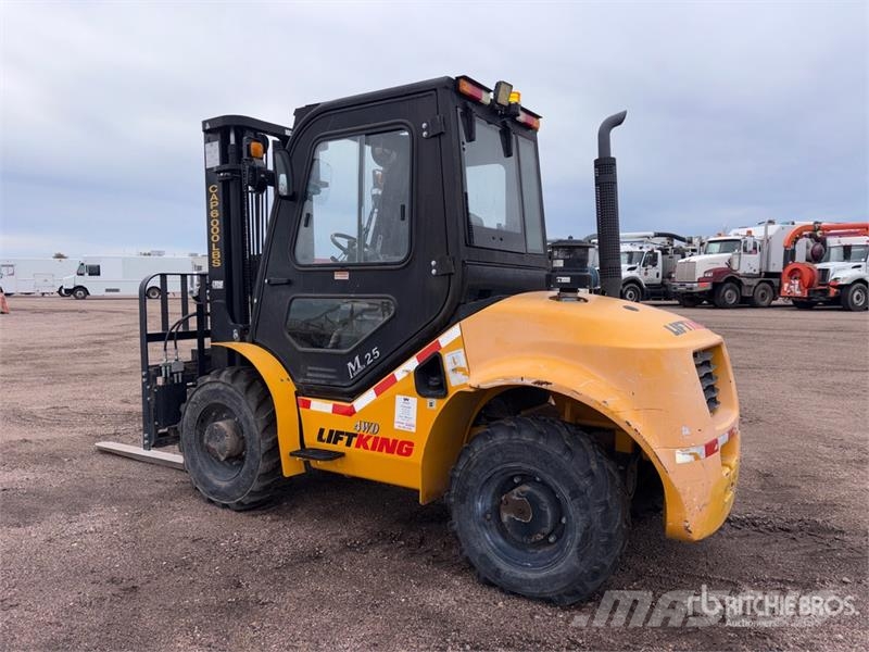 Load King LK 6MC42 6000 lb 4x4 Rough Terrain Forklift Maastotrukit