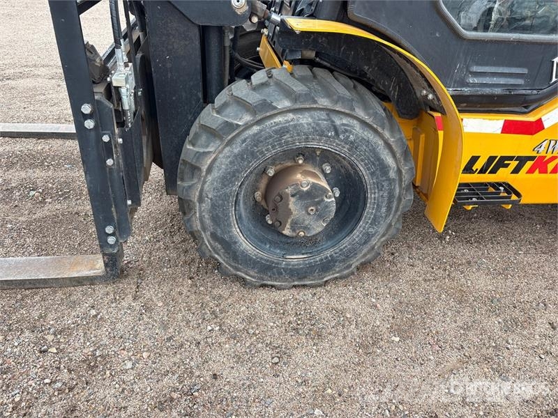 Load King LK 6MC42 6000 lb 4x4 Rough Terrain Forklift Maastotrukit