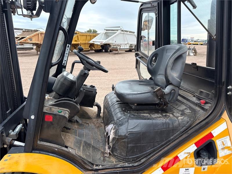 Load King LK 6MC42 6000 lb 4x4 Rough Terrain Forklift Maastotrukit