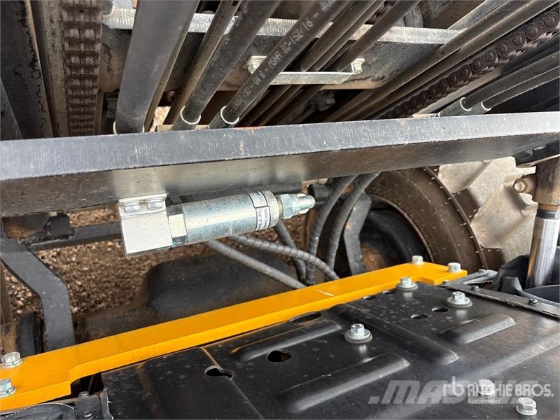 Load King LK 6MC42 6000 lb 4x4 Rough Terrain Forklift Maastotrukit