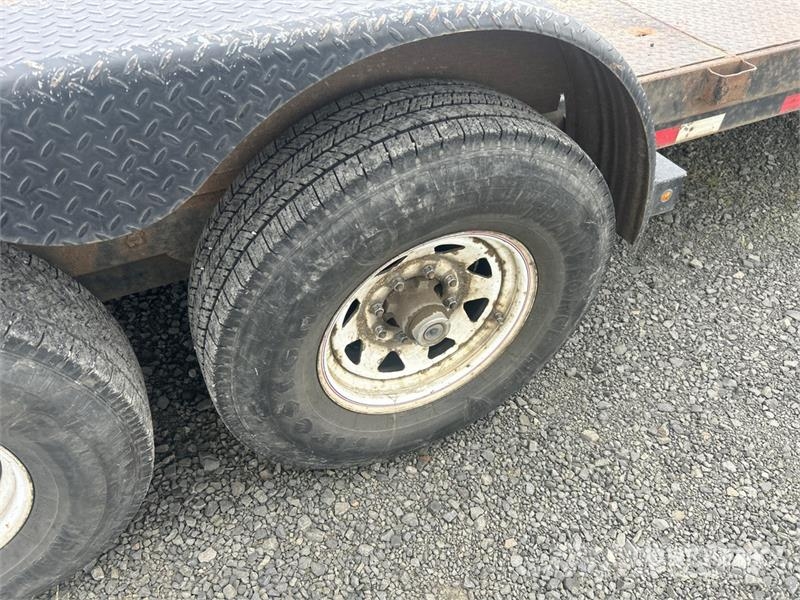Load Trail 24 ft T/A Tilt Deck Trailer Caricatore basso
