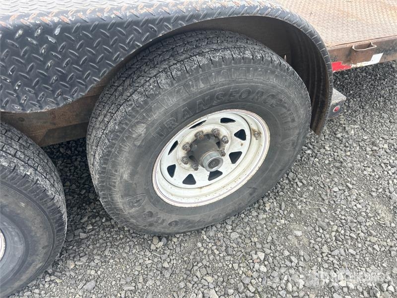 Load Trail 24 ft T/A Tilt Deck Trailer Caricatore basso