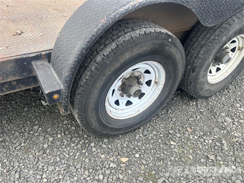 Load Trail 24 ft T/A Tilt Deck Trailer Caricatore basso