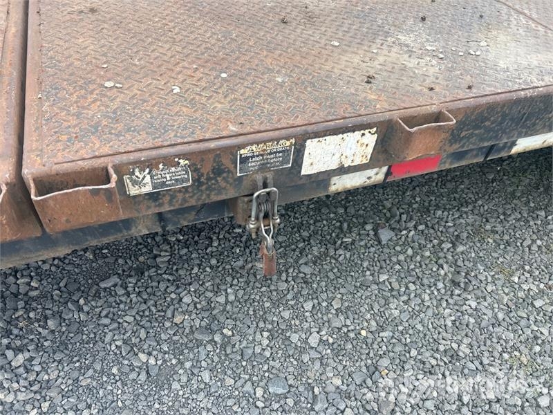 Load Trail 24 ft T/A Tilt Deck Trailer Caricatore basso