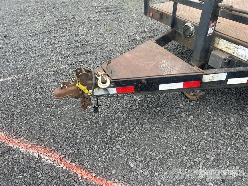 Load Trail 24 ft T/A Tilt Deck Trailer Caricatore basso