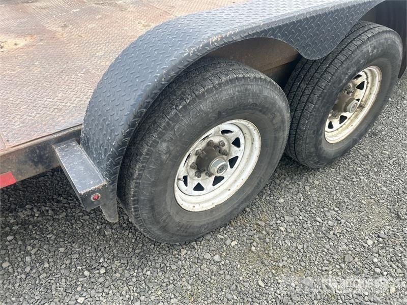 Load Trail 24 ft T/A Tilt Deck Trailer Caricatore basso