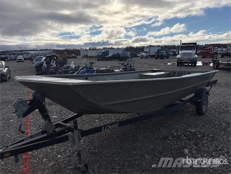 Lowe LBR021 17 ft Work Boat Земснаряды / баржи