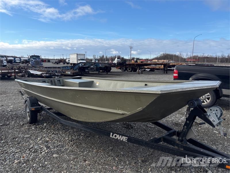 Lowe LBR021 17 ft Work Boat Земснаряды / баржи